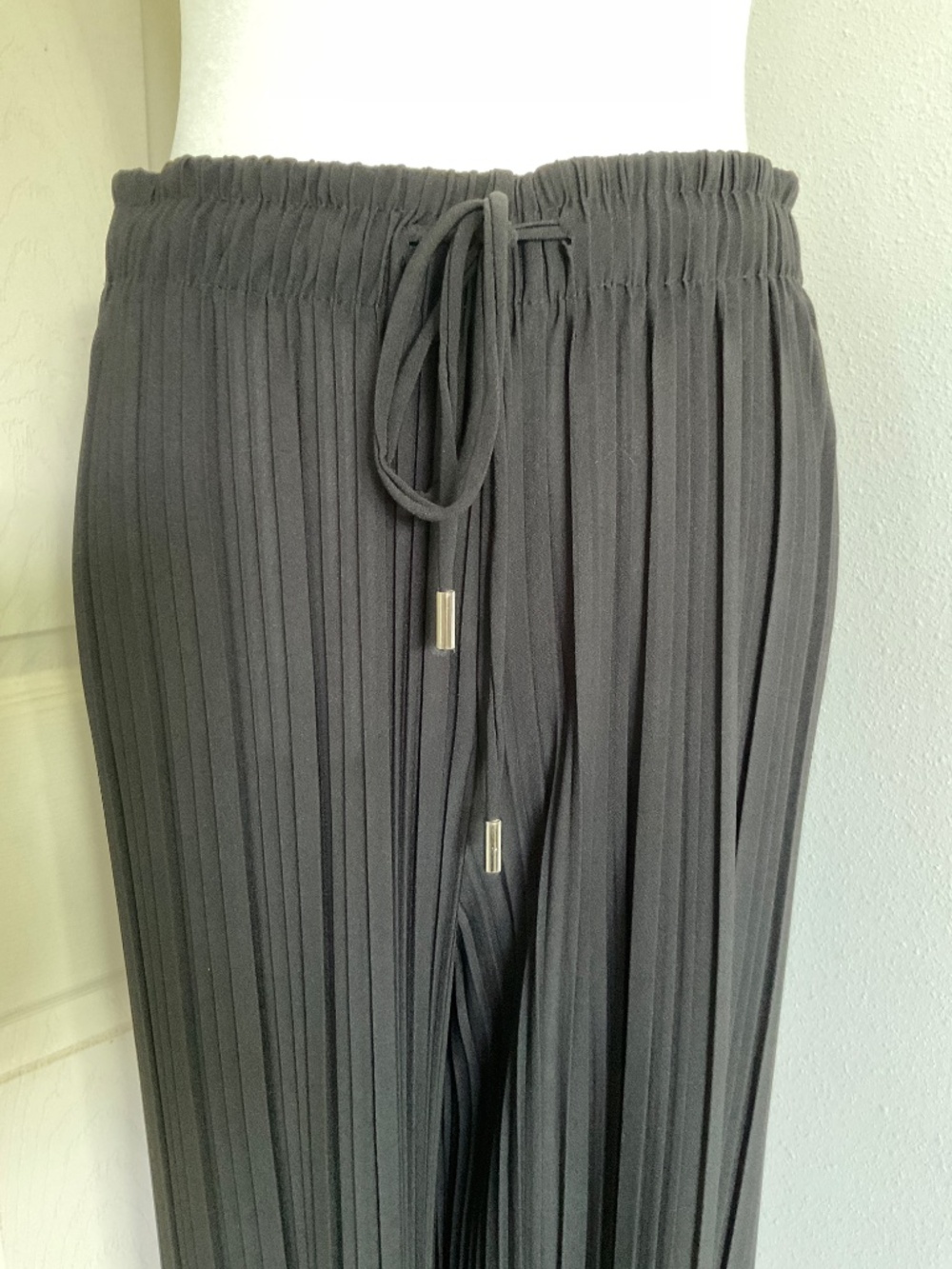 Solid black pant - Picture 2 of 6